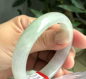 The bangle itself is often given the meaning of protection in traditional culture, and the imperial concubine bangle given the special meaning of "praying for good fortune and luck", hoping to bring peace and blessings to the wearer.