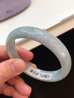 Color: The color is uniform and soft, without obvious spots or bands.
Tranquility: It usually has a tranquility that cannot be ignored, allowing light to pass through and showing the internal structure and texture of the jade.
Texture: Fine texture, good gloss, and warm touch.
Sunny bottom bangle  imply freshness, nature, and peace, giving people a sense of tranquility and comfort. When buying a sunny bottom bangle it is recommended to choose a regular merchant and ask the merchant to provide