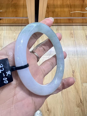 Attract wealth and fortune, and bring in lots of money
Jade is a symbol of wealth, and wearing it correctly can improve your fortune! 💰
Especially green jade and topaz, which are very effective in attracting wealth, and are a must-have for professionals!
Calm down and relieve stress
The warm texture of jade can calm people's mood and relieve anxiety and stress! 🧘♀️
Sisters who suffer from insomnia and irritability must try it, and their sleep quality will improve sharply after wearing jade!