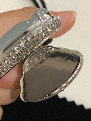 Imperial Use: In ancient China, jade was more valuable than gold and was used in royal seals, ceremonial objects, and burial artifacts. Only nobles or the emperor could wear certain forms of jade.