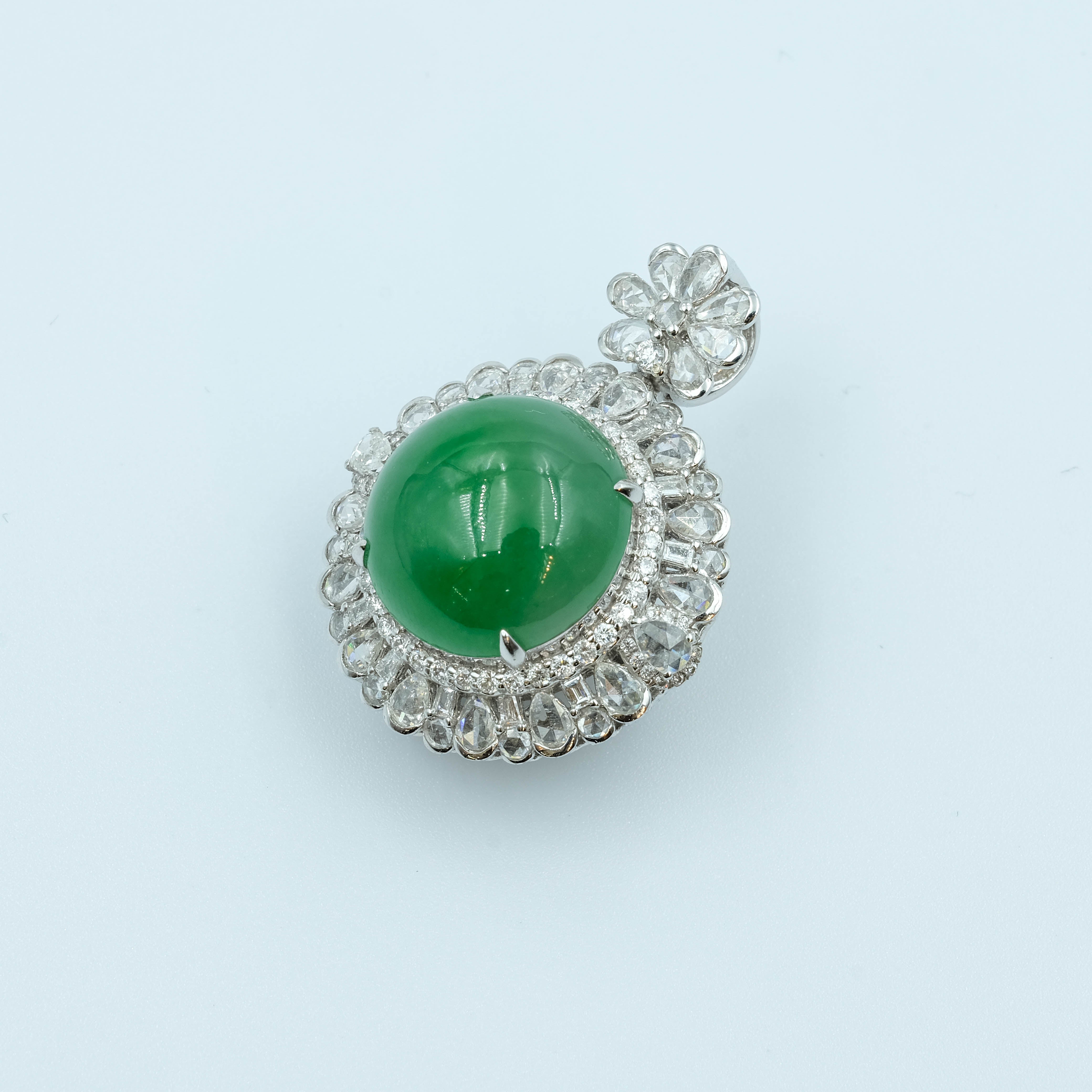 Round Shape Pendant Jadeite Imperial Green Grade A 18K White Gold Inlay