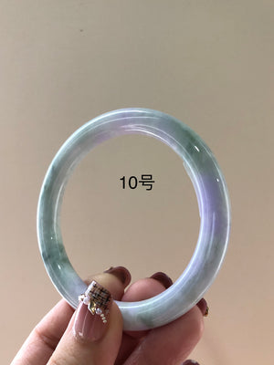 Throughout history, women wearing bangle have symbolized beauty, wealth, and purity. The ring shape of the bracelet represents the perfection of life and the yearning for a better life. In addition, the bangle can also be used as a token of love, representing the eternity and loyalty of love. Bangle are the poetry and romance in women's hearts. They accompany you and witness your joys, sorrows, anger, and happiness throughout your life. They are an indispensable piece of jewelry in women's lives.