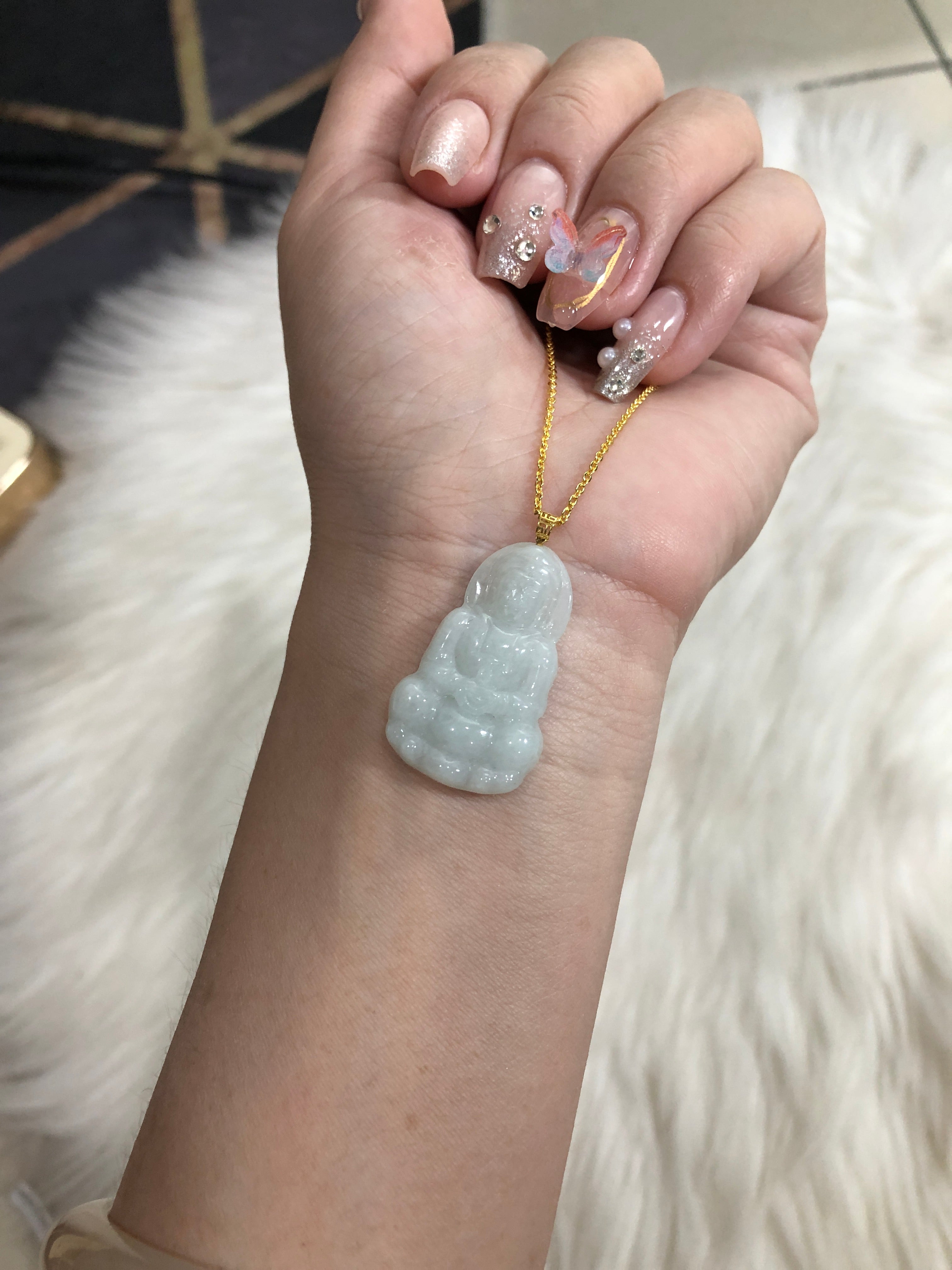 The meaning and symbol of the Guanyin pendant is good luck and success. Guanyin is a bodhisattva in Buddhism, and is regarded as a symbol of compassion and protection. The meaning of the jade Guanyin Bodhisattva is to hope that people can have a happy, peaceful and satisfactory mentality, and no matter what difficulties and setbacks they encounter, they can get the protection and blessing of Guanyin.