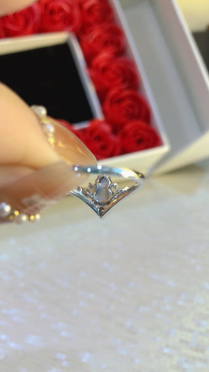 Meaning: Bringing good fortune and wealth, purity and beauty, symbolizing inner clarity and wisdom. May you always keep a clear heart like a gem, and have insight into everything in the world.