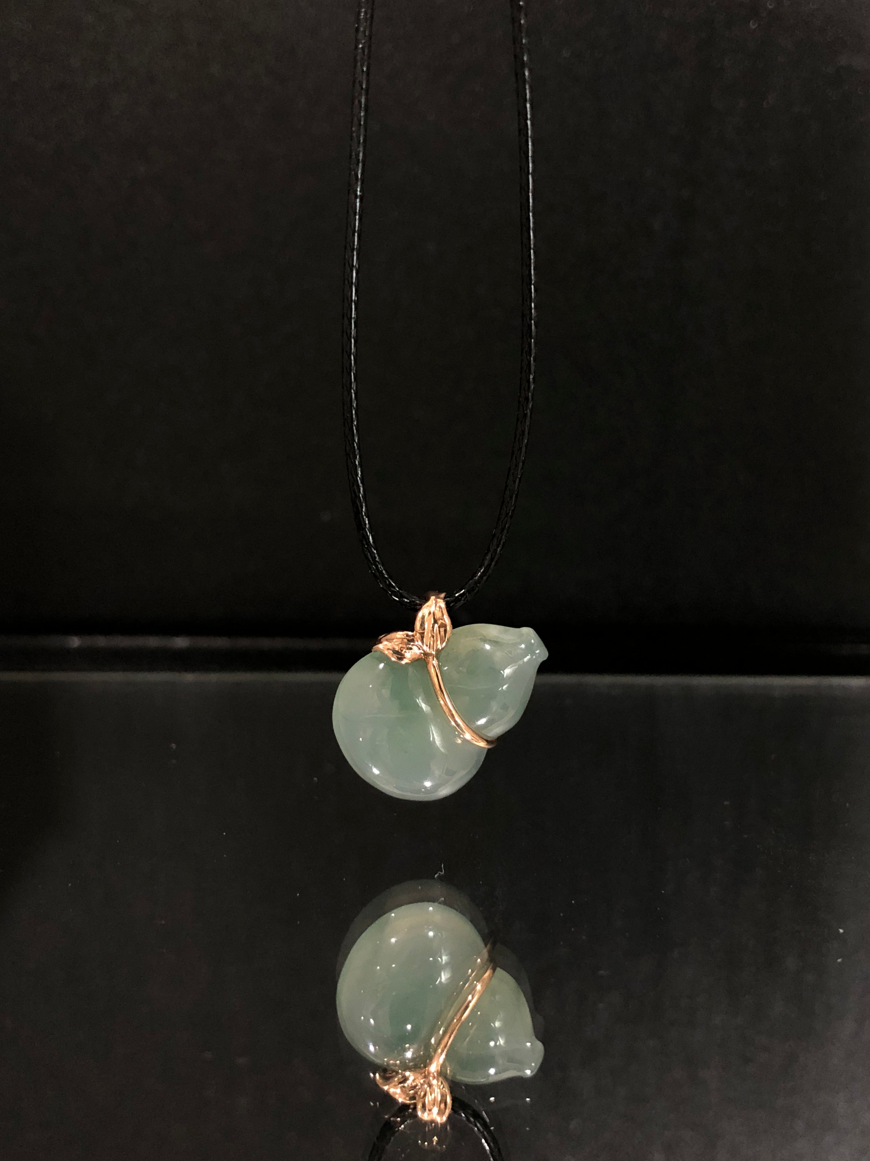 Shaped like the number 
is an auspicious number in the hearts of Chinese people, symbolizing wealth and fortune. When the gourd meets it means double the blessing.
4. It means many children and good fortune.
There are many seeds in the gourd, which means "many children and more blessings". As the saying goes, if there is a gourd in the house, the family will be rich.
5. Shaped like the Chinese character “吉” (good luck)
It has the beautiful meaning of good luck, and all good things will come a