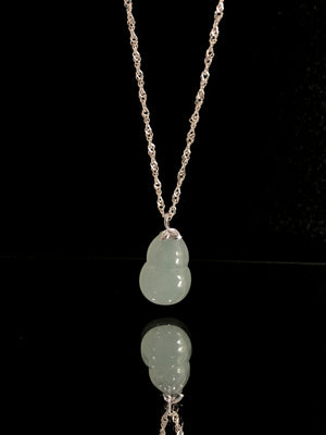 Harmony and happiness: The upper and lower parts of the gourd are connected to form a complete whole, symbolizing harmony, happiness and unity. It reminds people to cherish family harmony and pursue harmony and balance in life.
In summary, the gourd, as a traditional cultural element, carries rich connotations and symbolic meanings