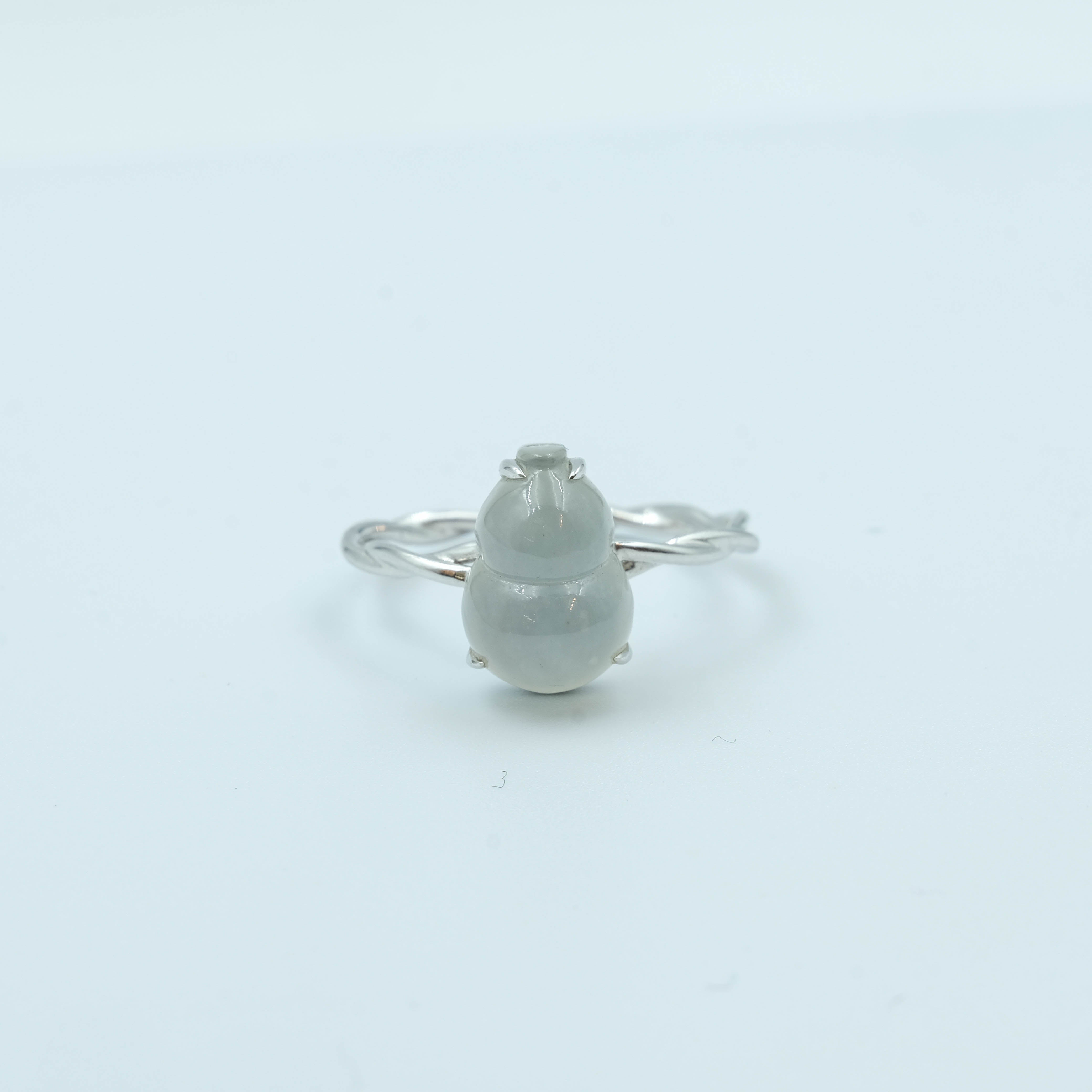 The gourd is homophonic to "福福", which means longevity, health and longevity. There are bracelets, rings, earrings and other styles, especially bracelets.
