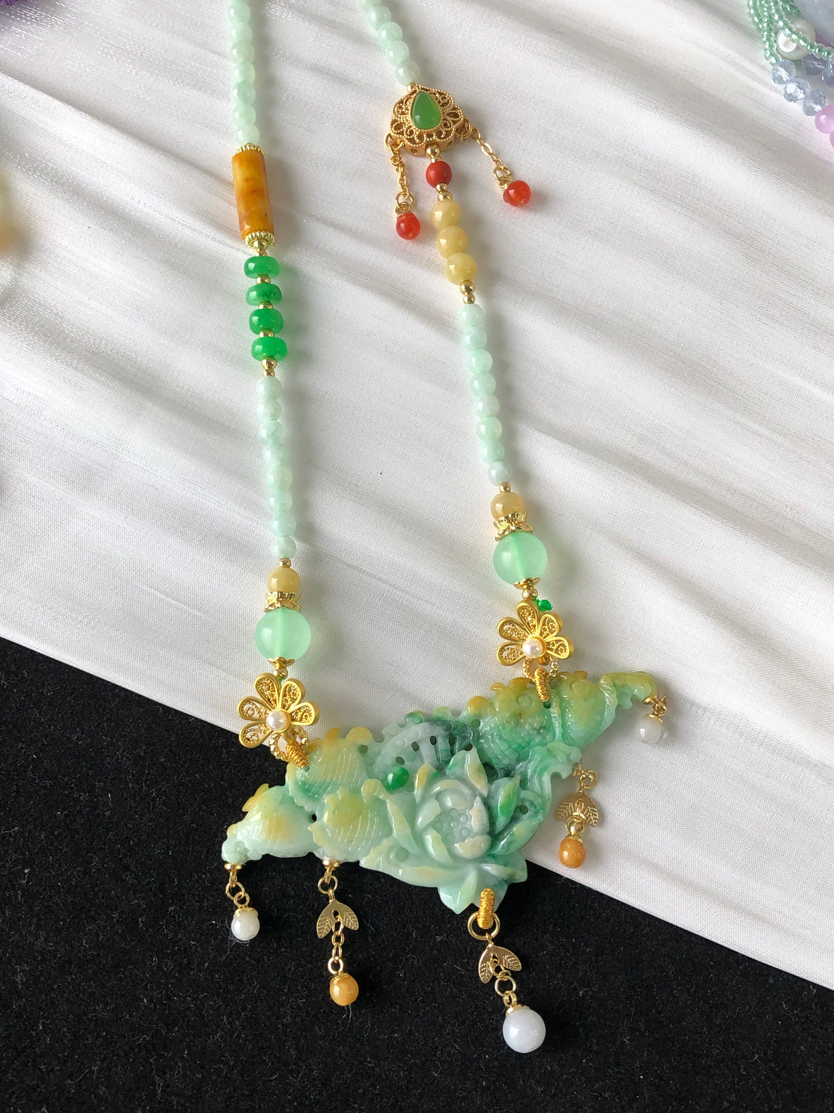 黄翡飘花牡丹花雕工 #0069 裸石:29.6×69.1×5.0