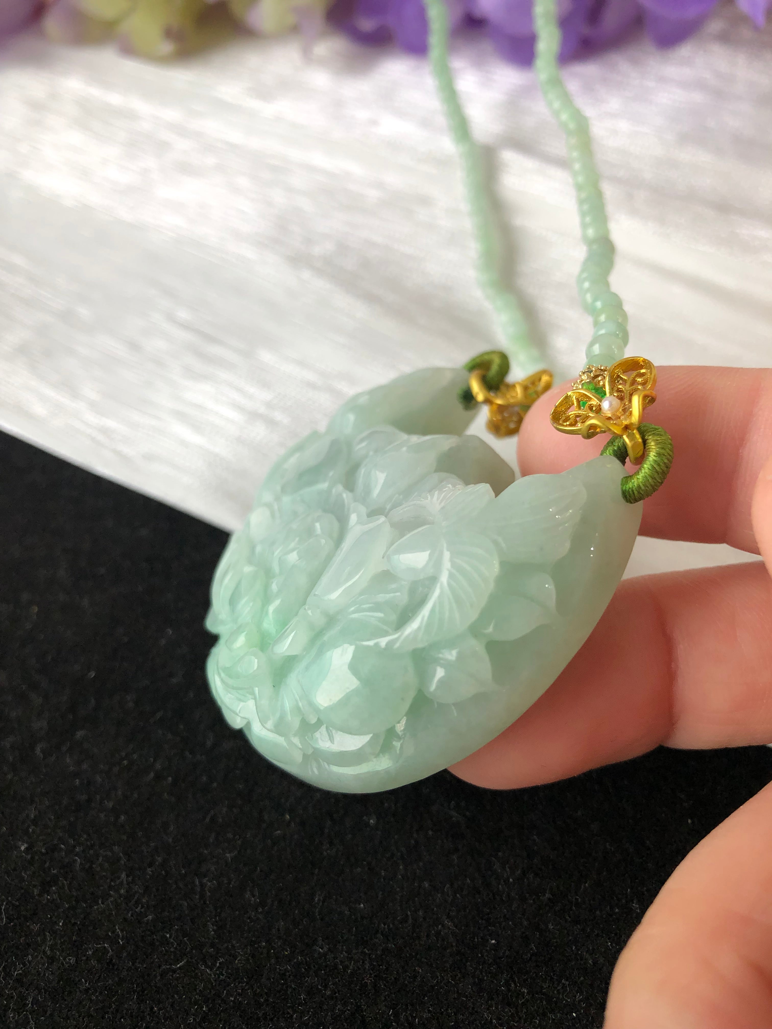 牡丹花飘绿月亮厚度的吊坠特色件43.7×49.3×14.3mm