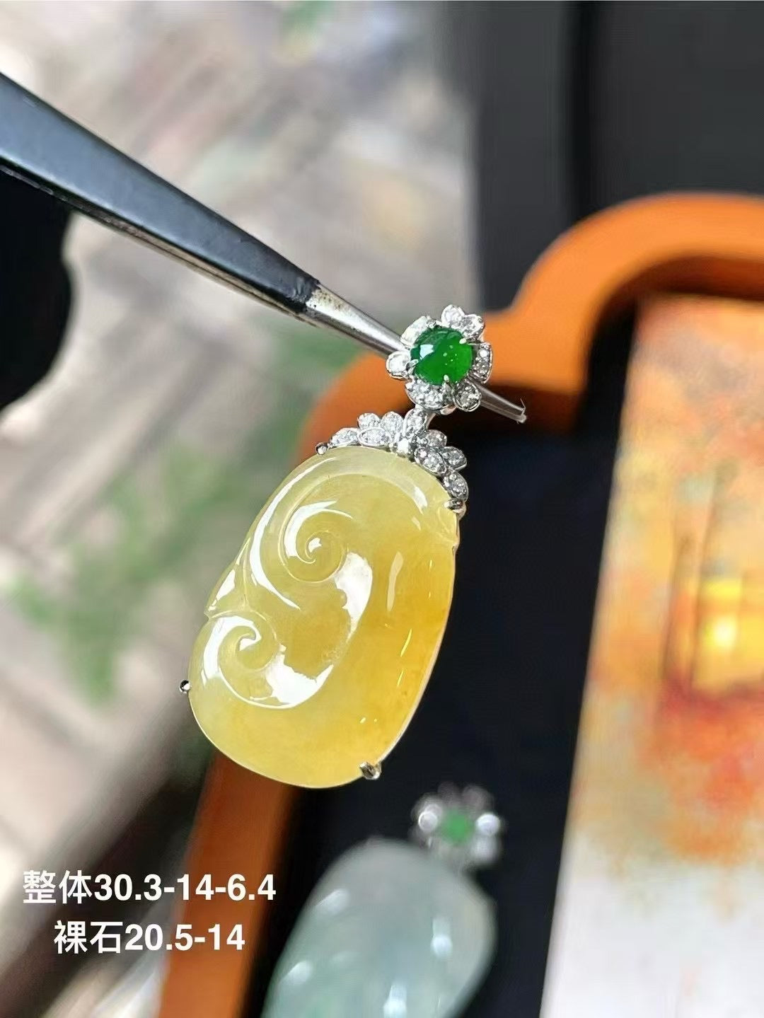 Translucent yellow Ruyi pendant,18k white gold will diamond size:30.3×14×6.4