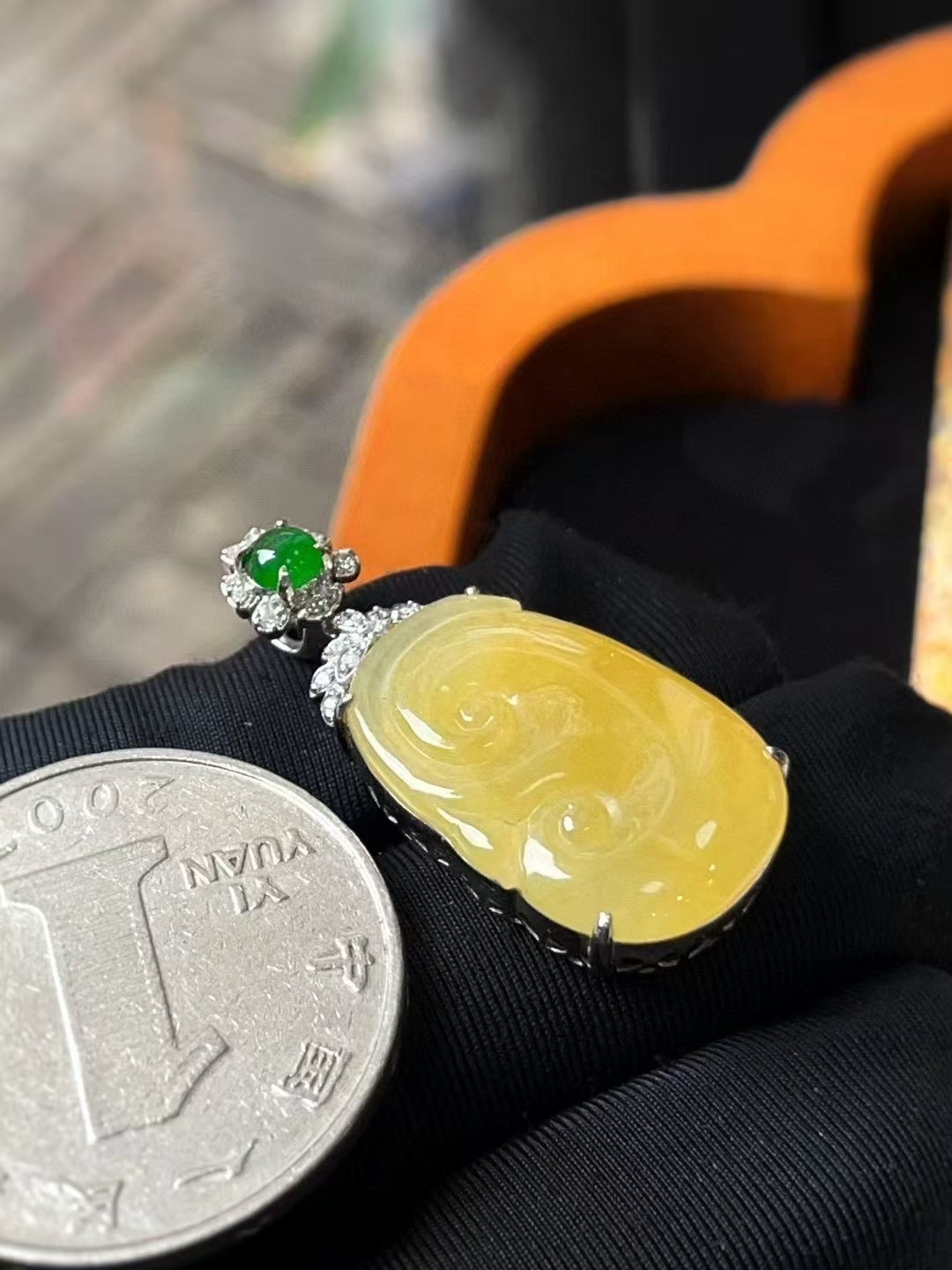 Translucent yellow Ruyi pendant,18k white gold will diamond size:30.3×14×6.4