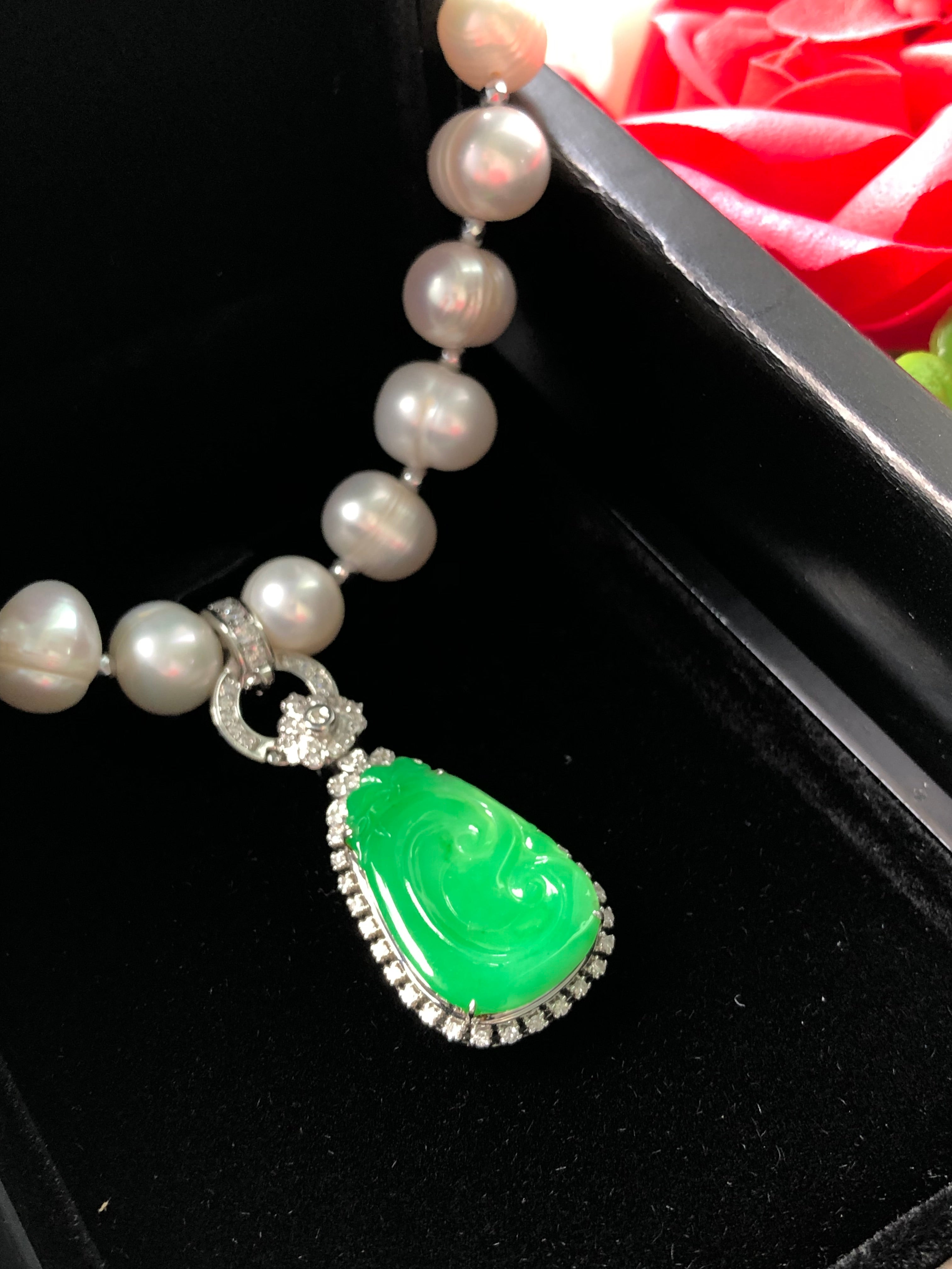 Green Ru yi pendant,18k gold with diamond size:30.9×15.4×6.2mm