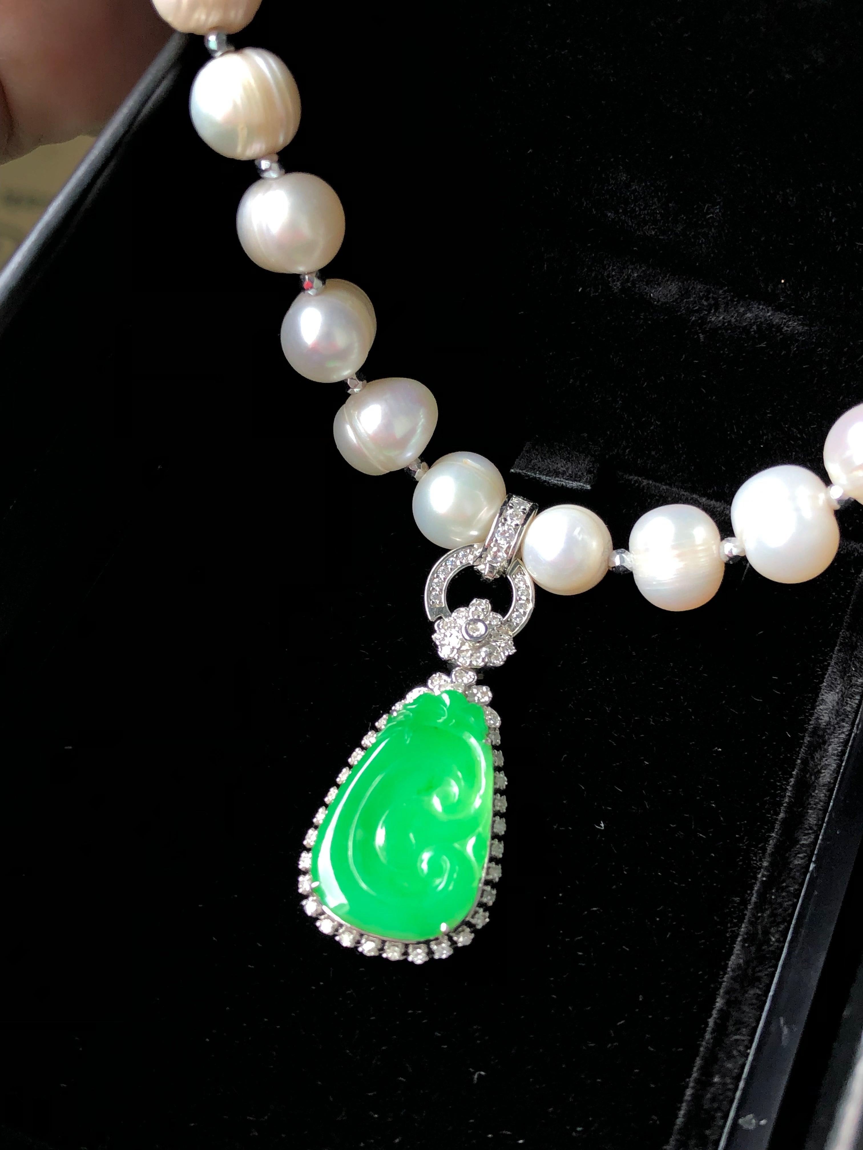 Green Ru yi pendant,18k gold with diamond size:30.9×15.4×6.2mm