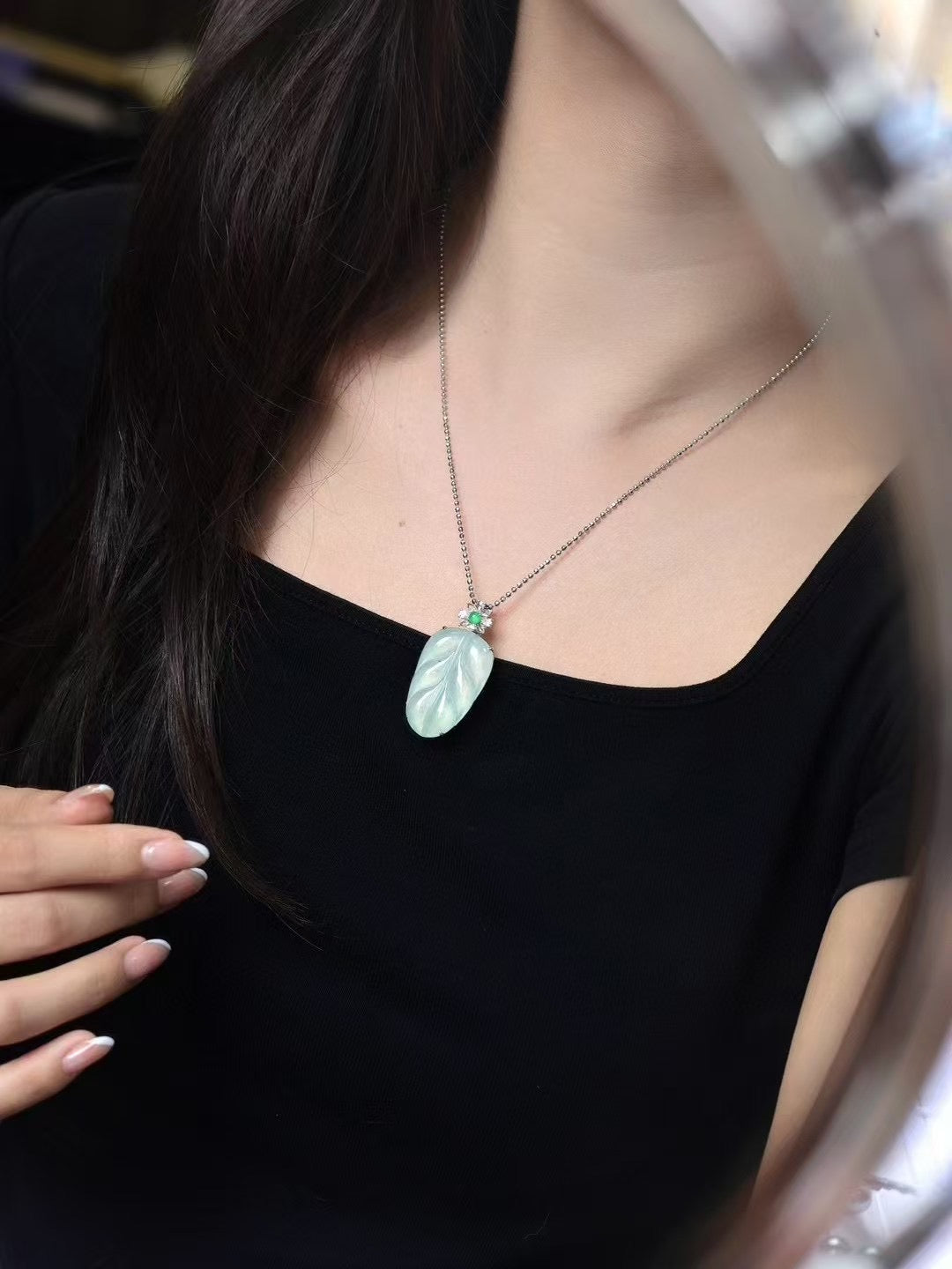 Translucent leaf pendant, moss in snow, 18k white gold with diamond. 39.5×19.2×7.5mm