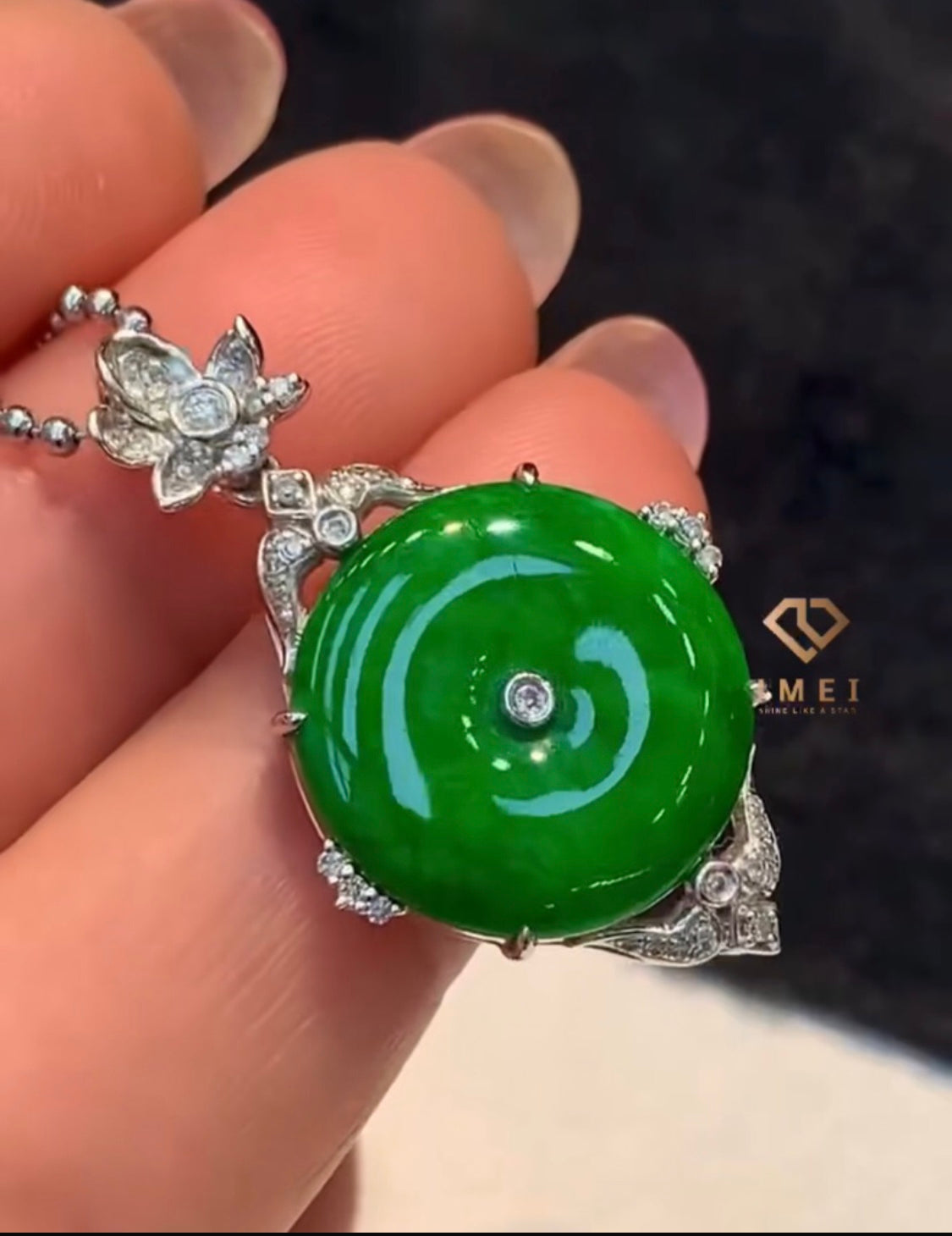 Yang green ping an kou pendant,18k gold with diamond