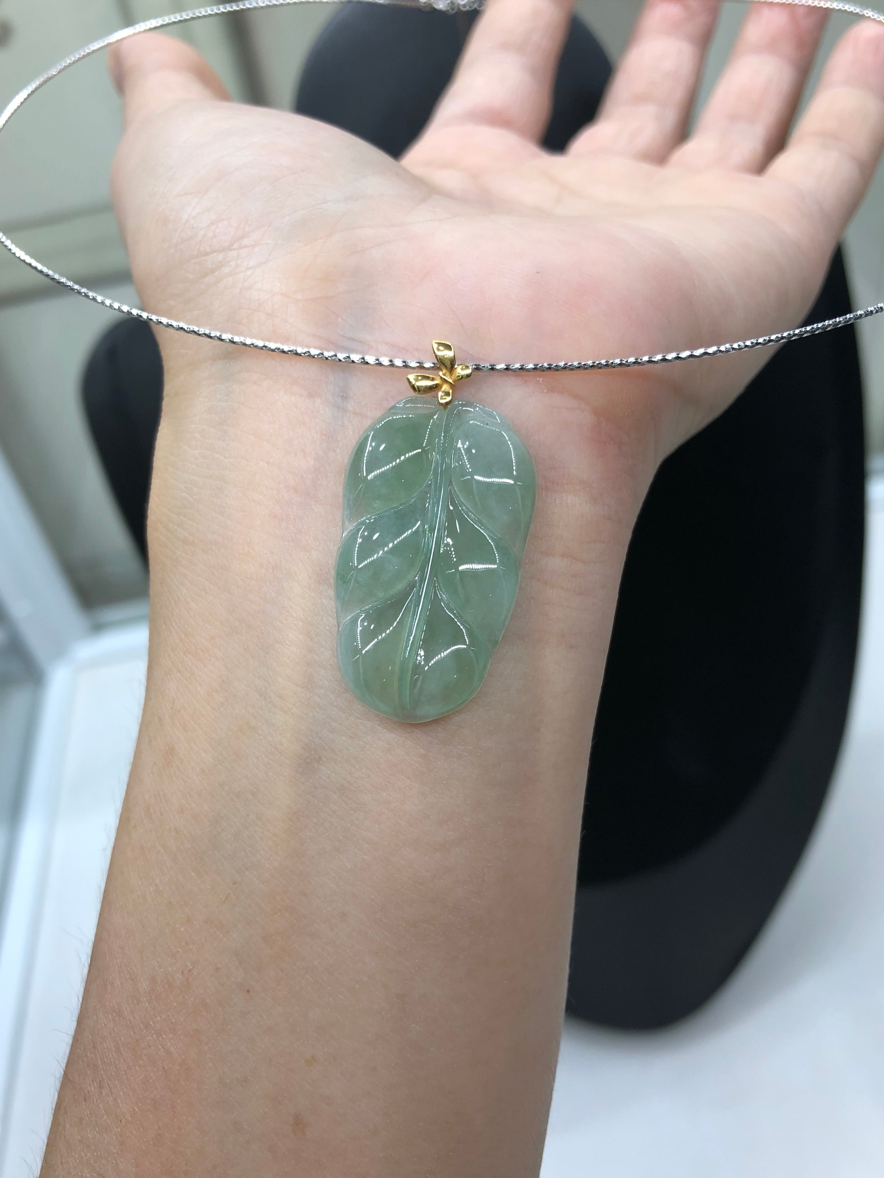 冰绿翡翠叶子吊坠  18k 金29.5×17.5×3.3mm