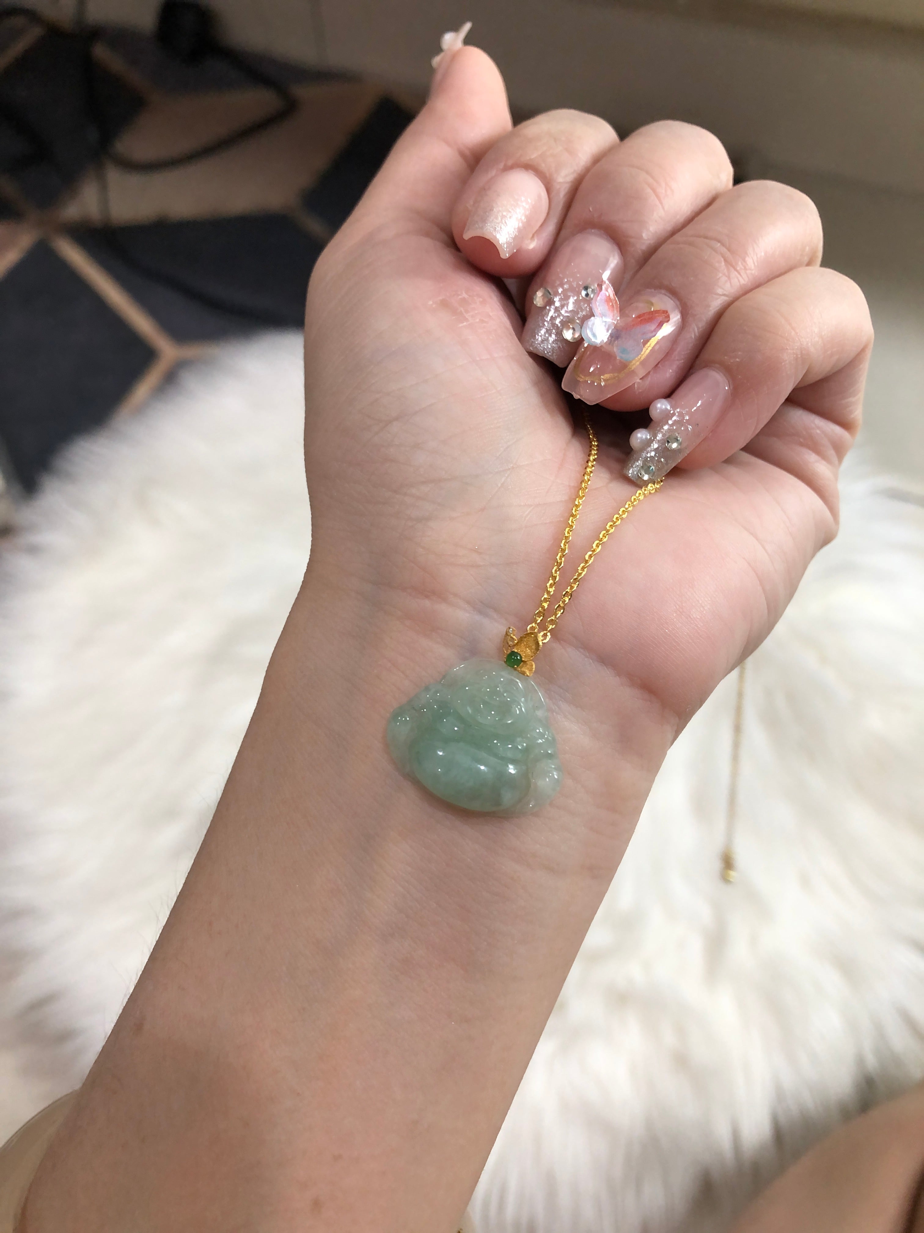 Natural jadeite with clear bottom and big Buddha
Natural jadeite, clear bottom and big Buddha, full and thick,
Delicate base, perfect icy type