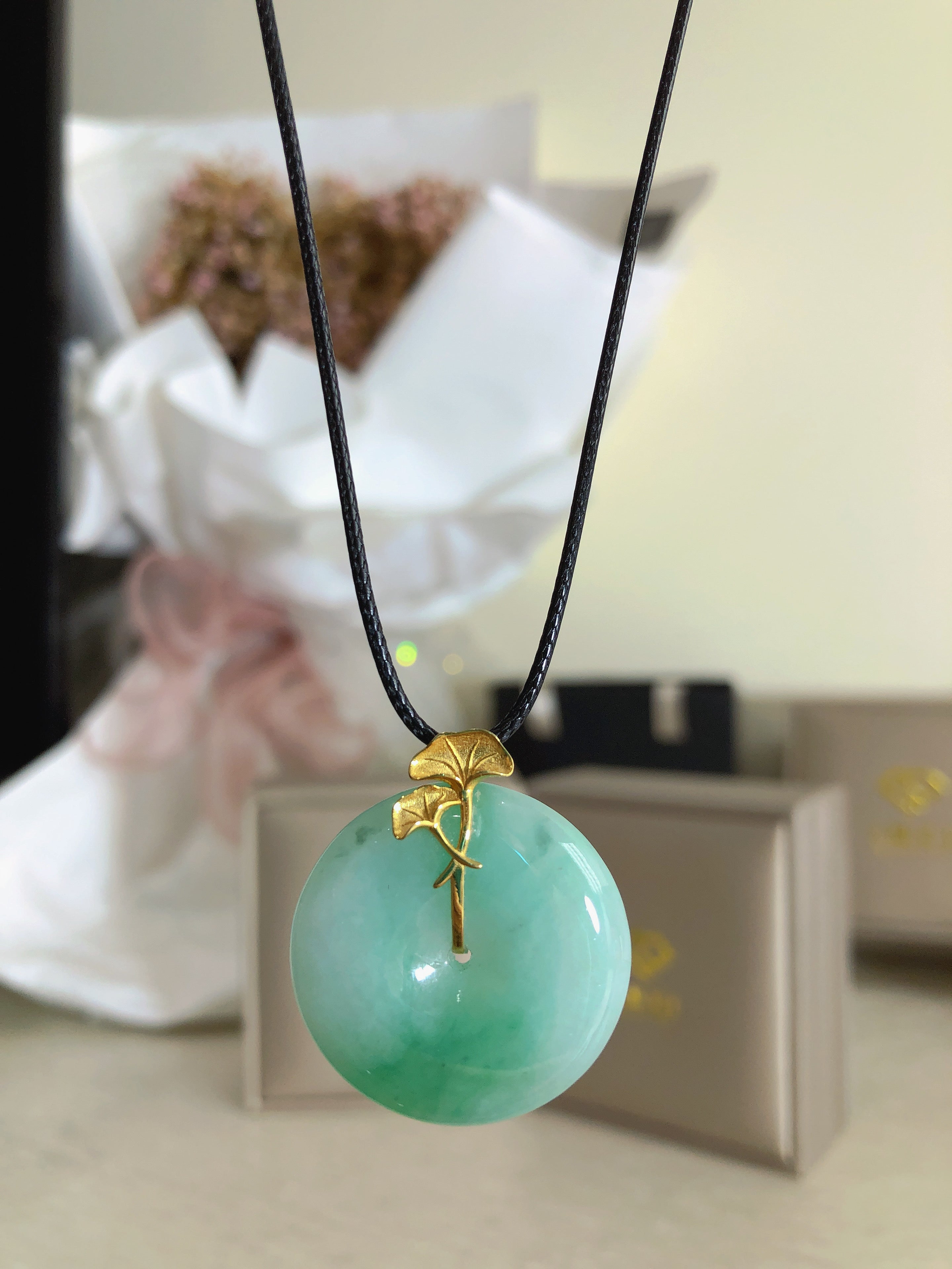 Appreciating a peace locket is like savoring a piece of beauty in life. It is neither impatient nor impatient, neither fast nor slow, and it appropriately interprets the plainness and beauty of life. Each peace locket is a gift of time, conveying endless blessings and love.