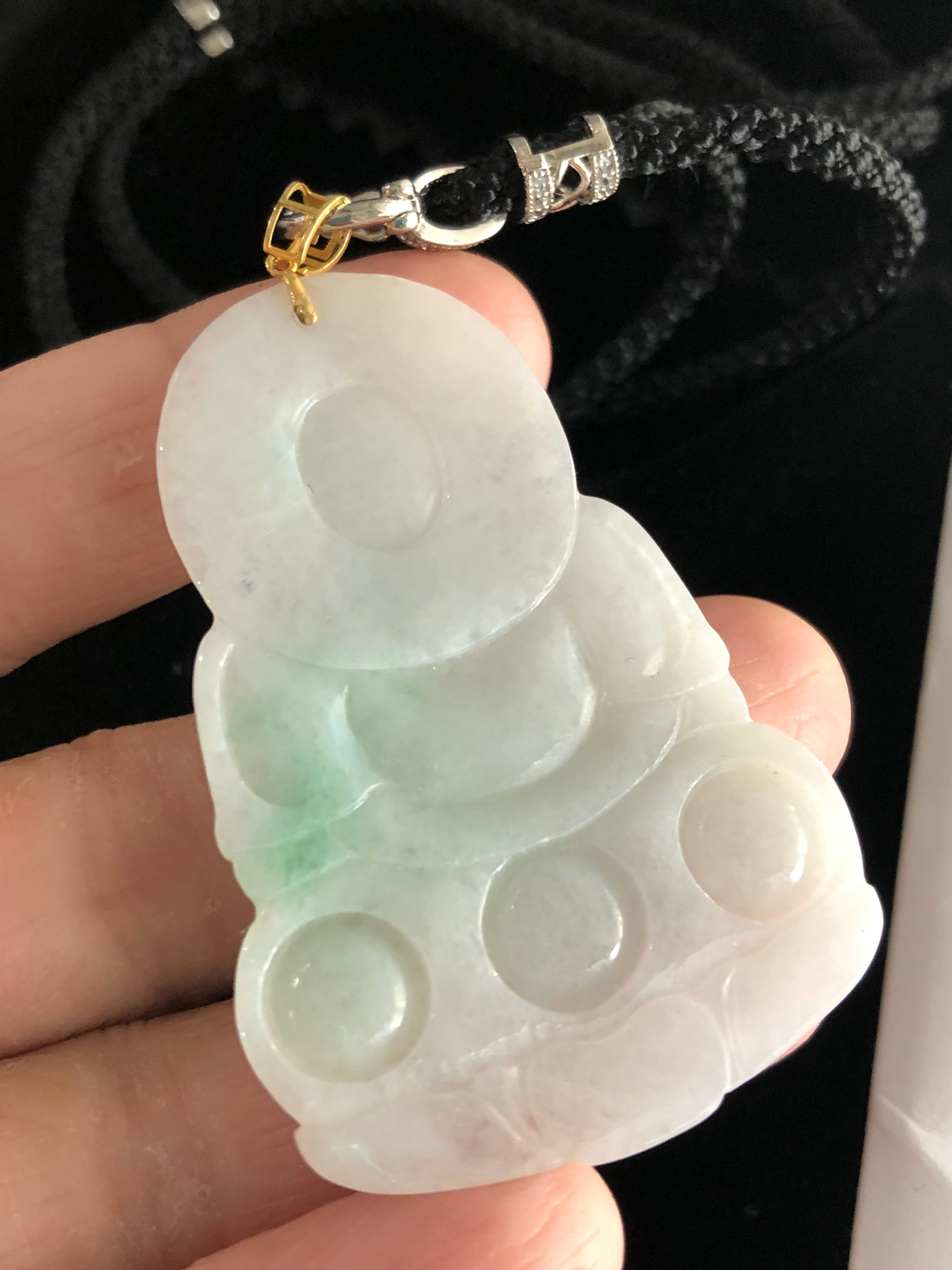 peaceful and satisfactory mentality, and no matter what difficulties and setbacks they encounter, they can get the protection and blessing of Guanyin.