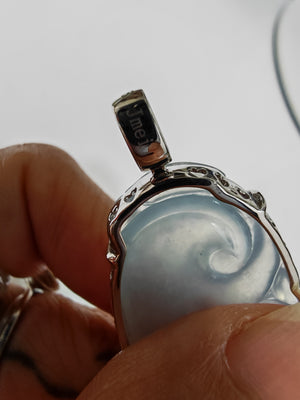 This stage is also the most common water quality range, free of impurities, transparent and fluorescent, with a delicate bottom.