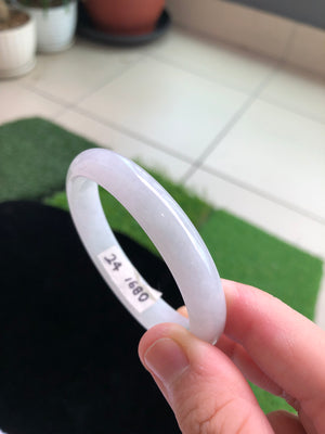 Peace, disaster relief, and evil spirits: Bangle are believed to protect the wearer from harm, resolve negative influences, and bring peace and turn misfortune into good fortune. This belief is richly reflected in the profound Chinese culture.