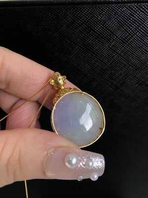 This pendant is more than just jewelry. It carries a unique charm and emotion. The base is as clean as moss washed by fresh rain. When you wear it, you will be like a fairy in the clouds, exuding an incomparable aura. Its attraction is like a fleeting glimpse, which makes people around you stop and add a sense of elegance and confidence.