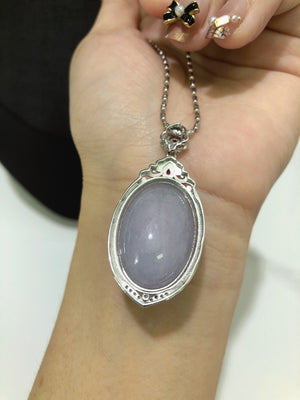 Violet jade egg-shaped pendant, the sunset is especially gentle, the world is full of romance~
Just one glance and you can feel the tenderness to your heart💕
Mysterious and dreamy lavender, the fairy color in jade, fairy-colored jade egg-shaped pendant, gorgeous purple smoke, noble and elegant! ✨
Noble fairy purple, purple air coming from the east💜