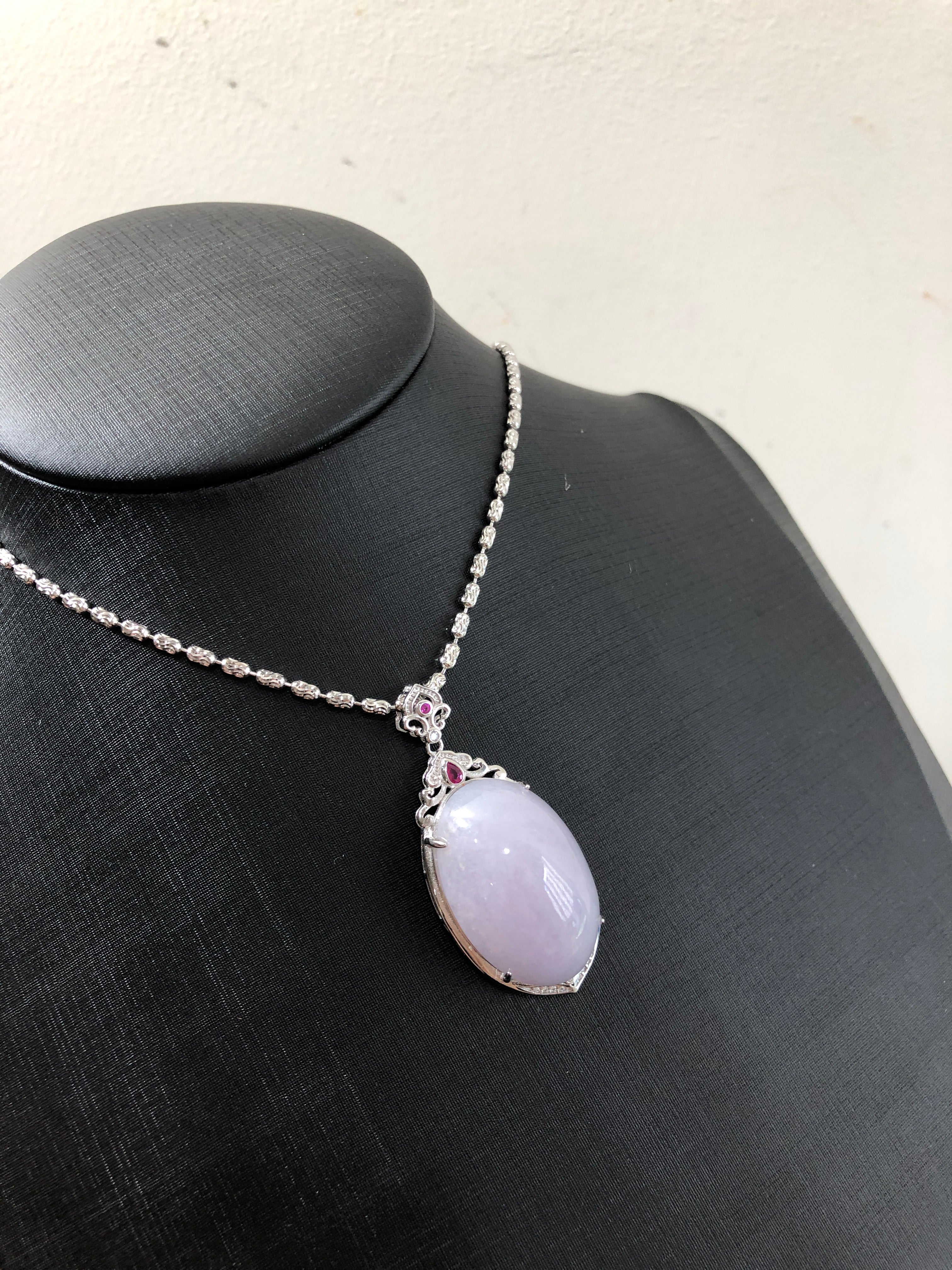 Purple is the natal color of fire, which indicates noble people and prosperous marriage. Jade has natural magnetic field, which can concentrate the mind and gather energy. It is not a jewelry, but a flowing auspicious totem#jade jewelry