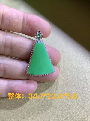 Symbolic meaning: Peace is the foundation, and willpower is the wings
1. Basic meaning: Peace and prosperity, no illness or disaster, in line with the Chinese philosophy of life that "simple is the truth" 
2. Extended connotation:
The power of wishing: writing wishes on the card symbolizes the materialization of ideas and helps people strengthen their resolve 
Career advancement: If decorated with dragon patterns, it means authority and promotion (such as the "Wu Shi Pai Dragon Pai" is designe