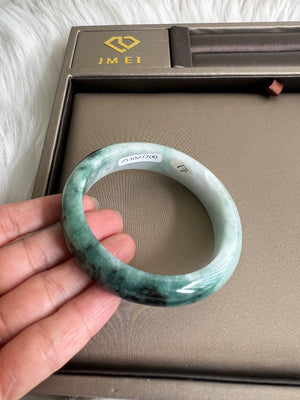 Misty rain enters Jiangnan, ink painting
The hazy Jiangnan artistic conception bracelet, the floating flowers are very spiritual
The blue and white porcelain-like ice floating blue flower ink painting, the wonderful brush and ink painting, the bracelet is clear and distinct like the clear water and the water spirit landscape painting, the elegant and lively painting colors wander in the water light and ripples, everywhere makes people feel a touch of landscape painting