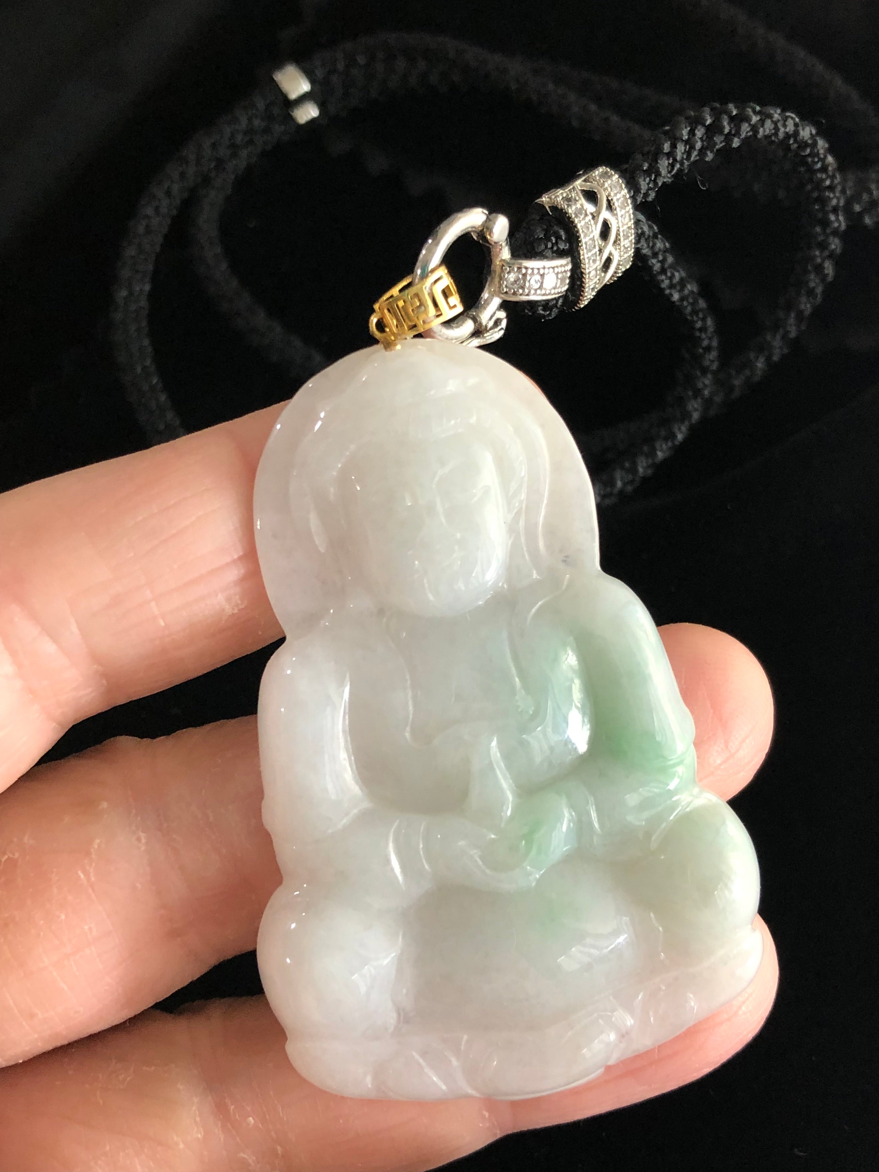 The meaning and symbol of the Guanyin pendant is good luck and success. Guanyin is a bodhisattva in Buddhism, and is regarded as a symbol of compassion and protection. The meaning of the jade Guanyin Bodhisattva is to hope that people can have a happy