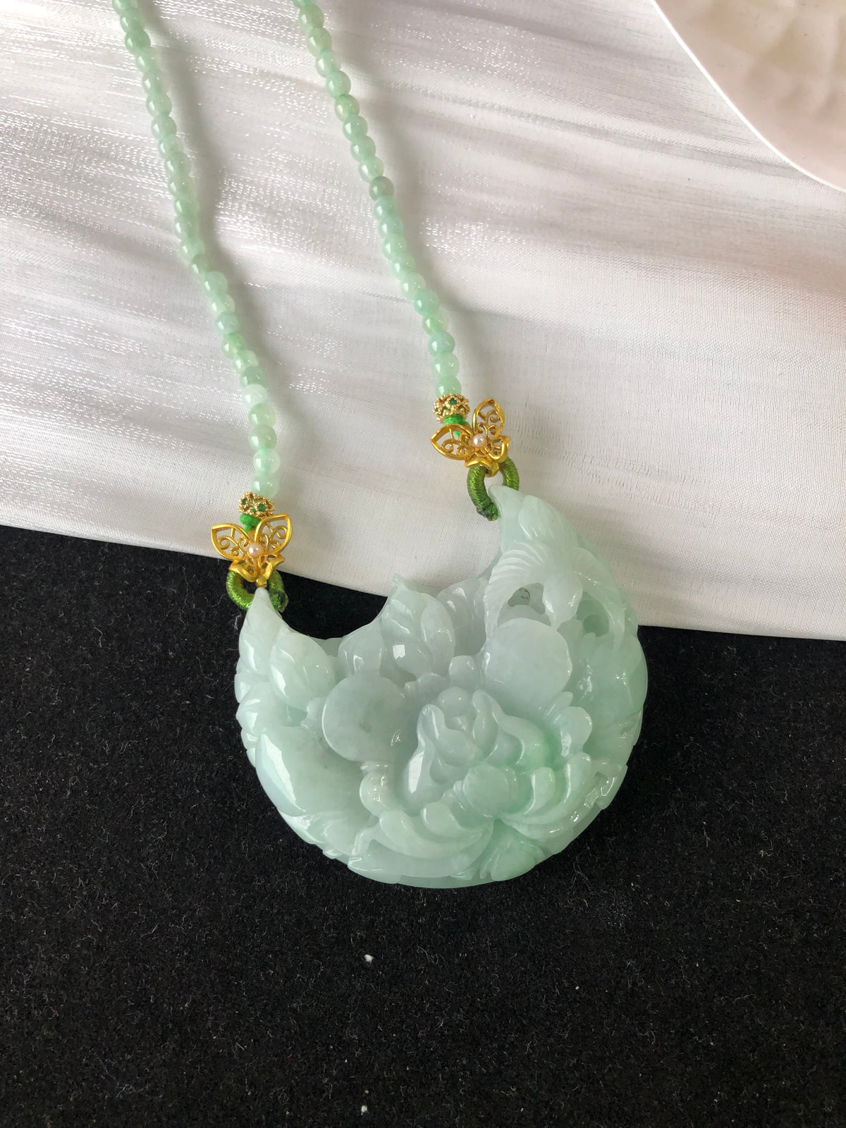 牡丹花飘绿月亮厚度的吊坠特色件43.7×49.3×14.3mm