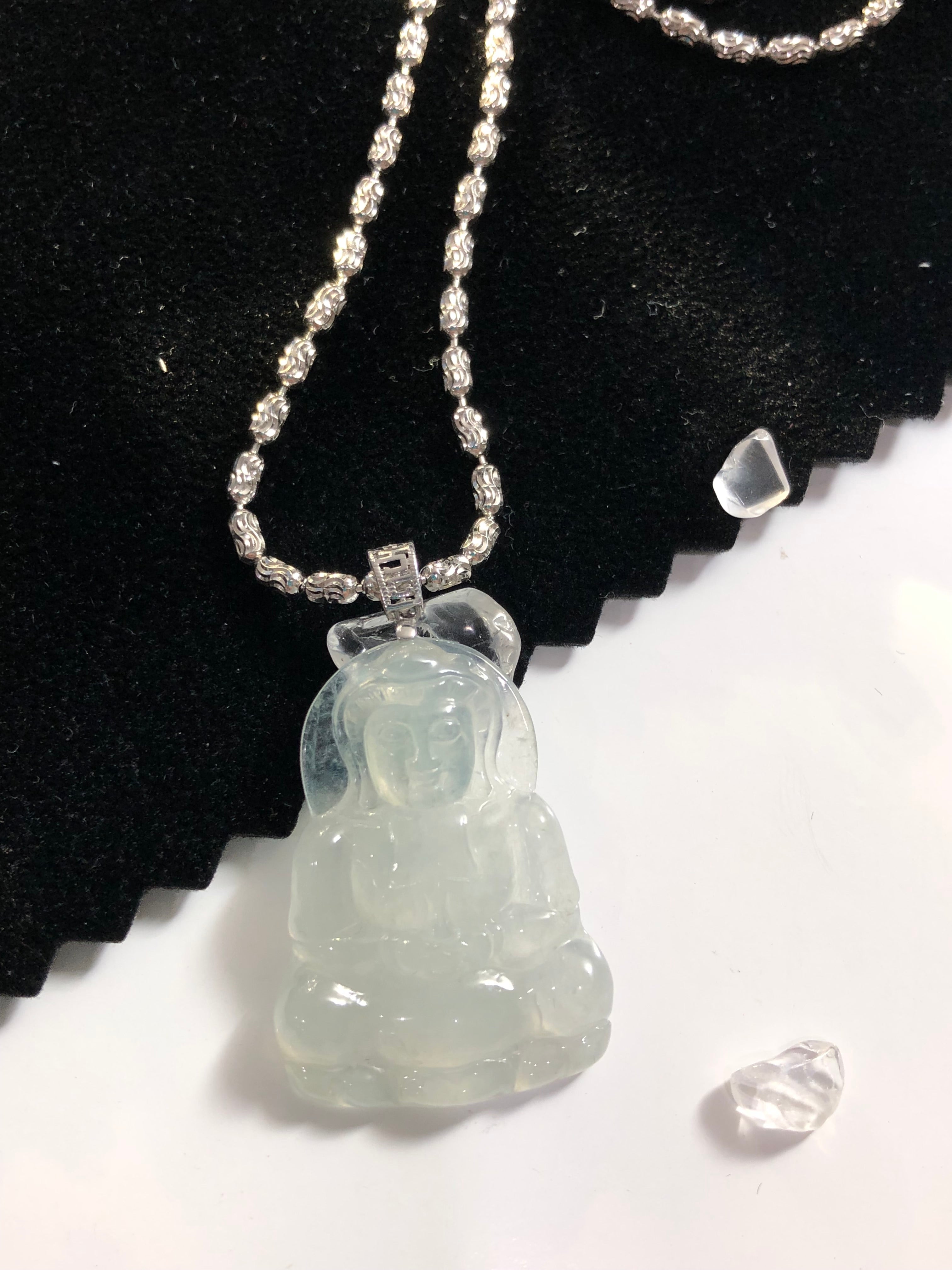 Translucent Guan yin pendant 18k gold size:29×21.1×4.1mm