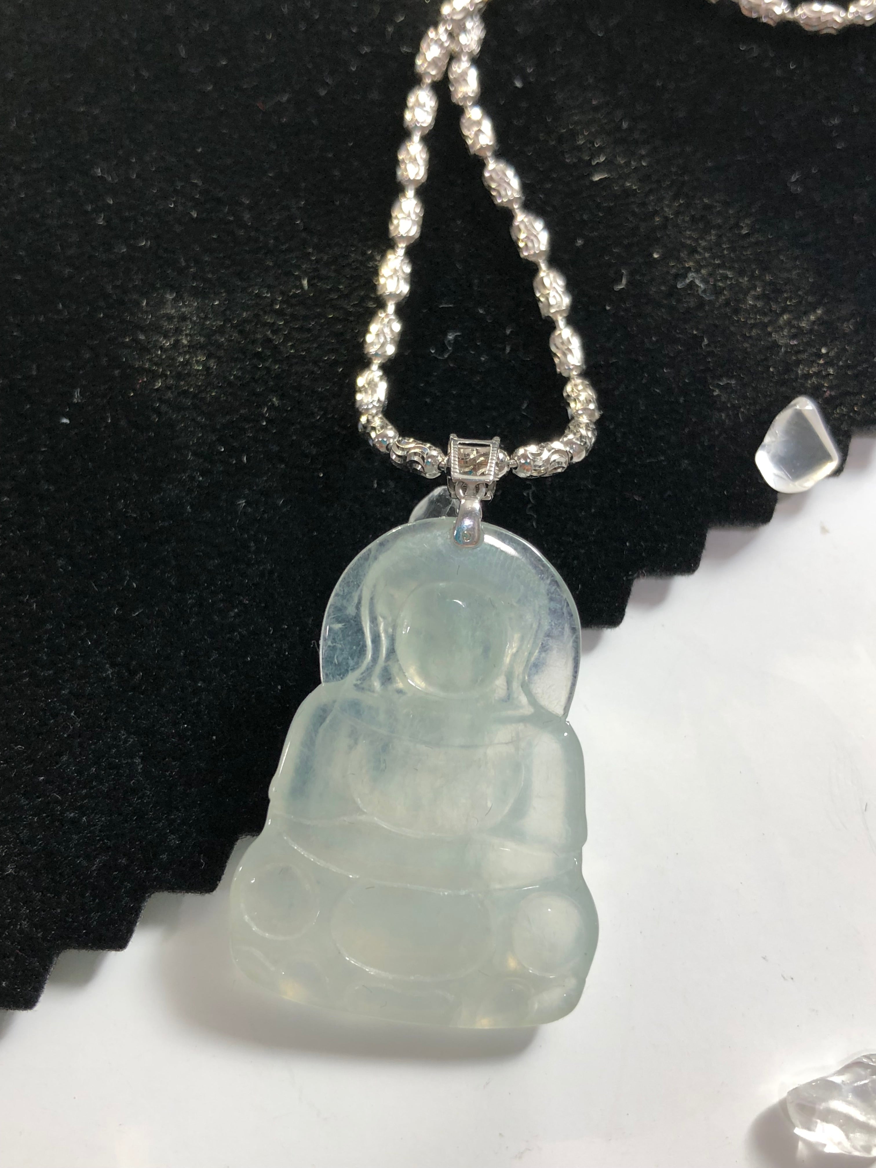 Translucent Guan yin pendant 18k gold size:29×21.1×4.1mm