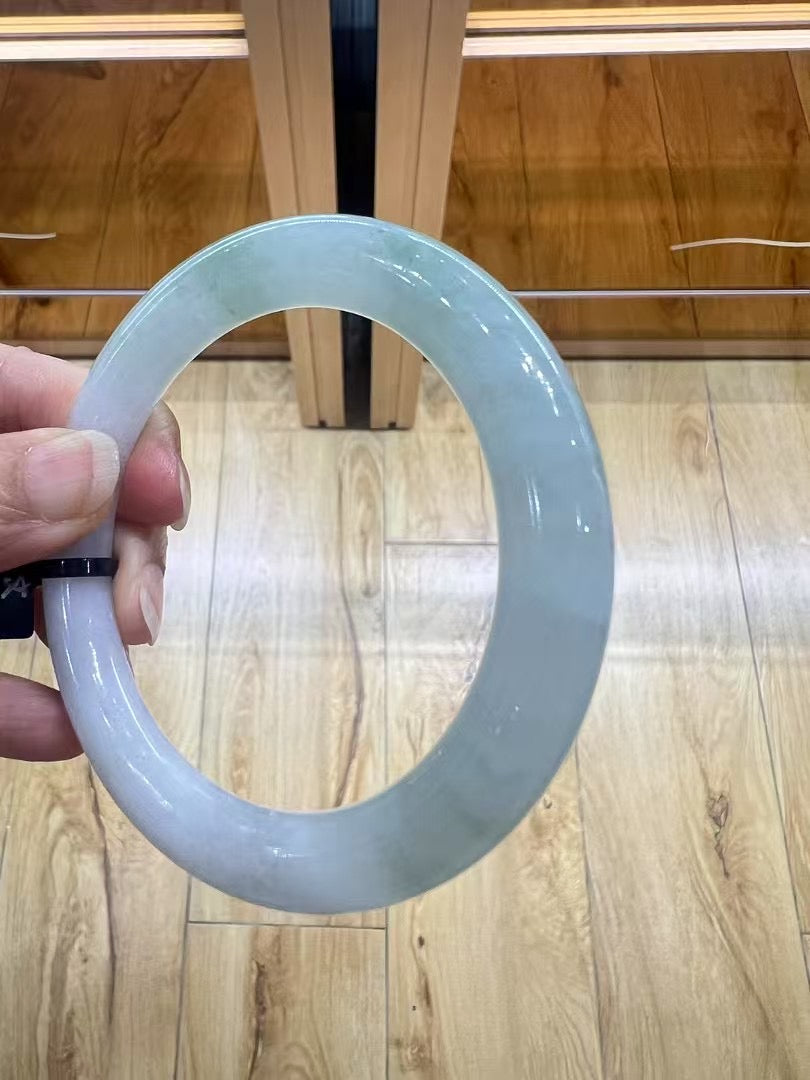 Bing moss in snow green bangle size:59.1×9.9×10.4mm