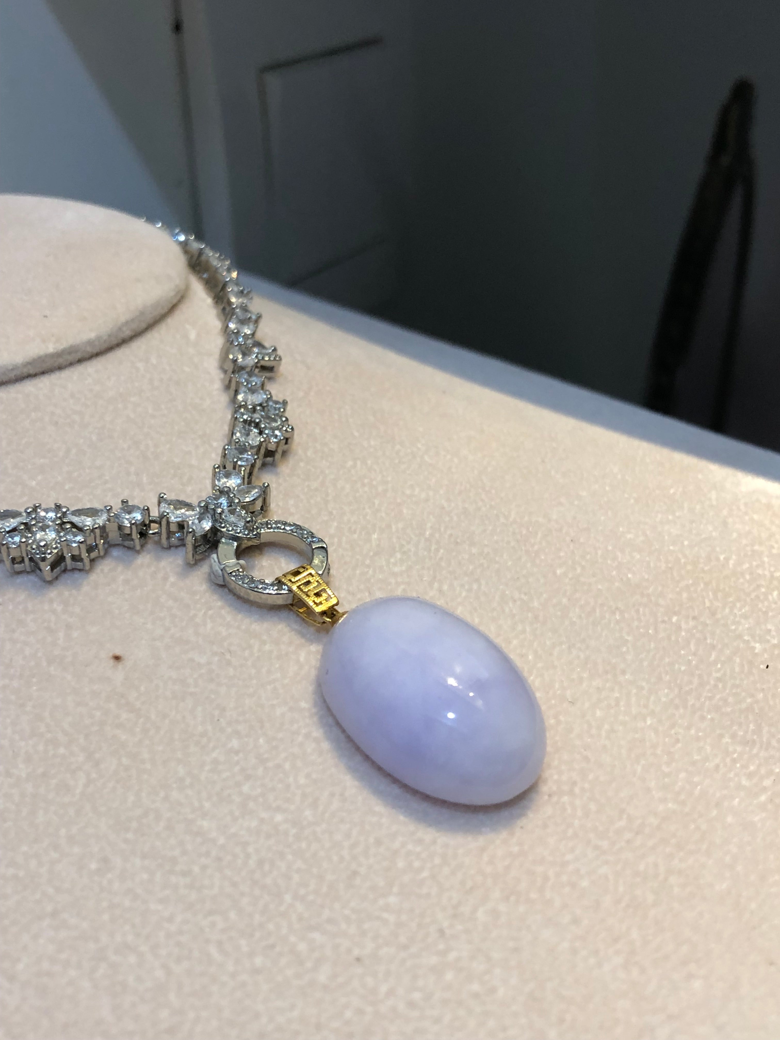 Oval lavender pendant 18k gold size:25.3×16.6×10.4mm