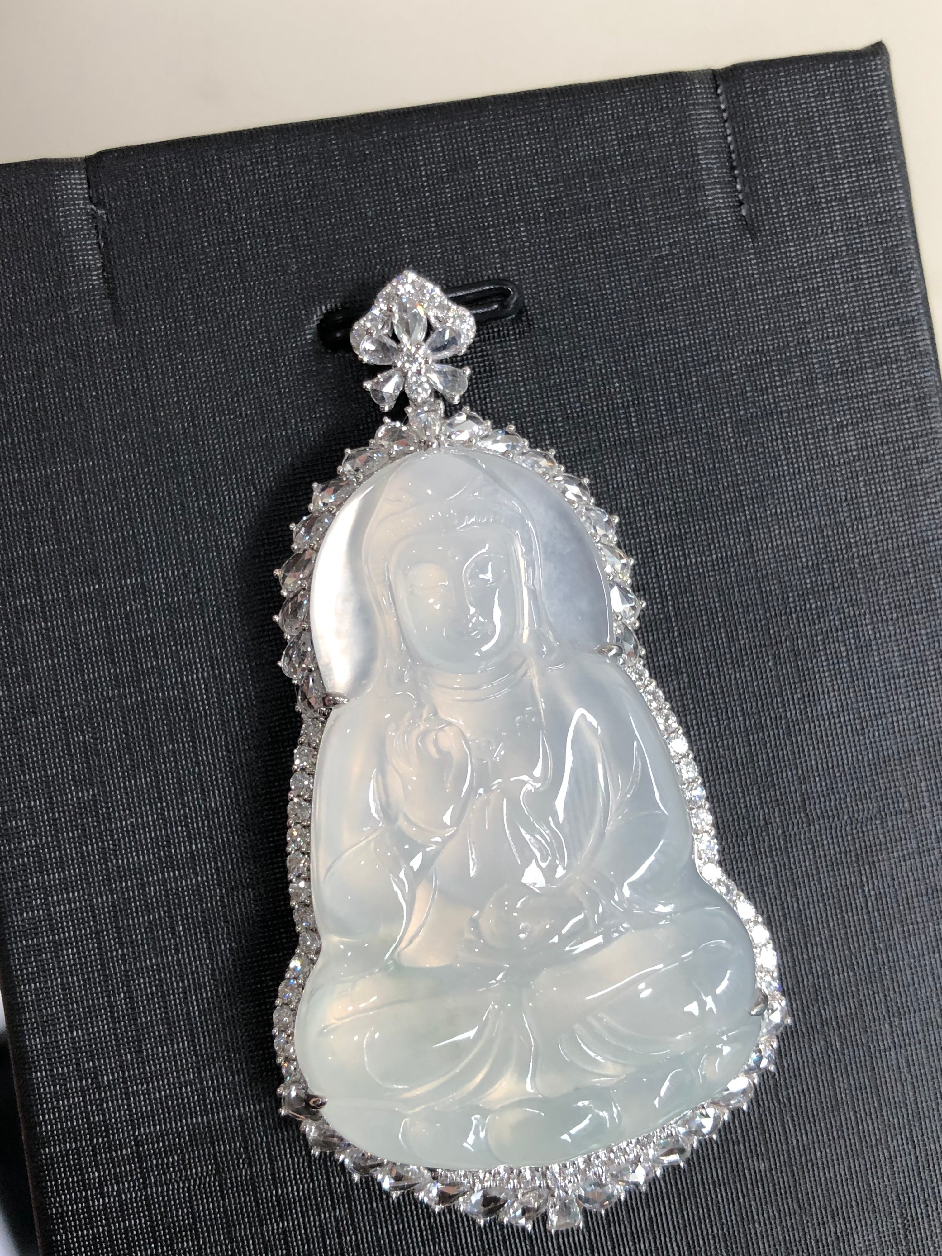 白冰起光观音吊坠，18k真金真钻， 59.4×31.7×10.4mm
