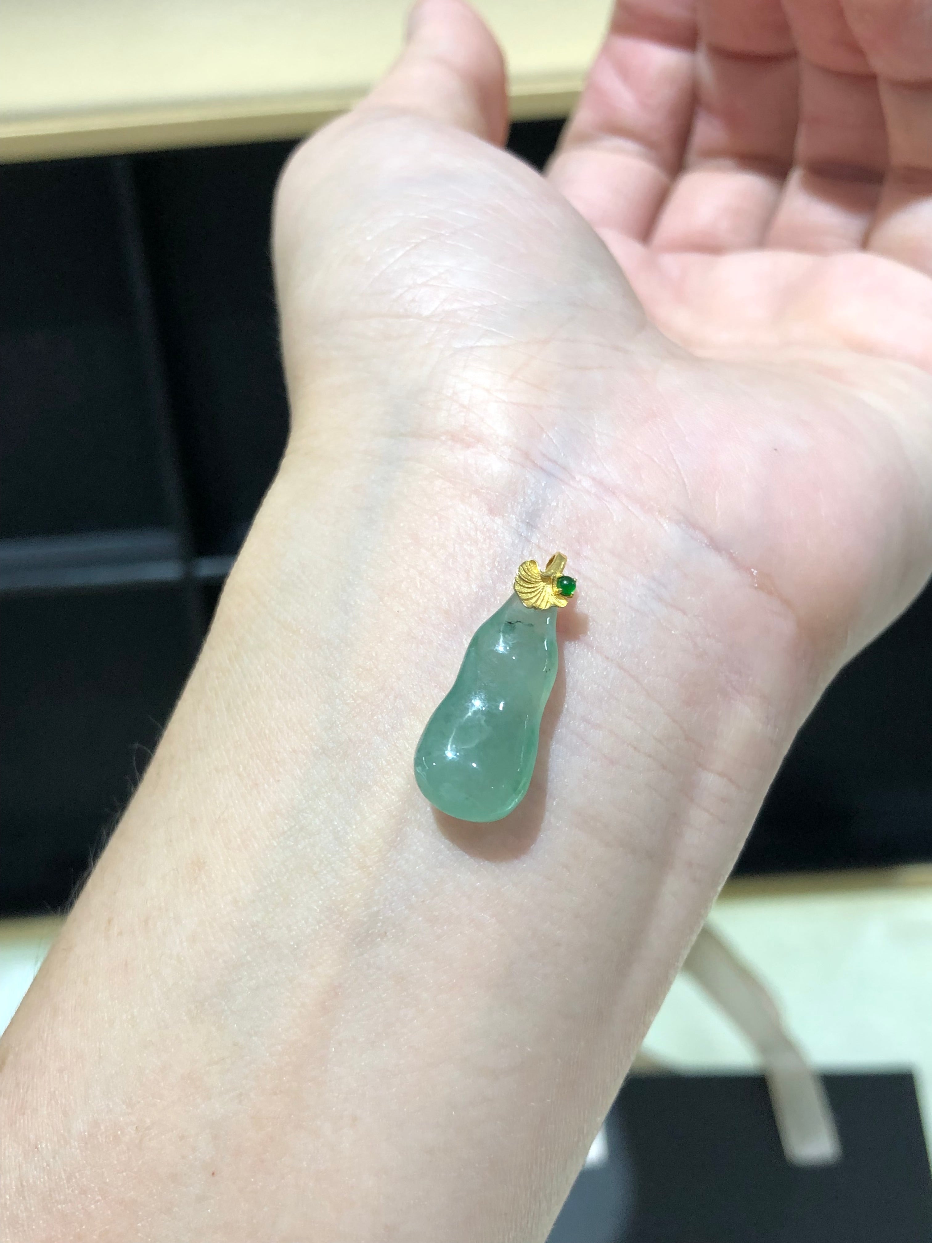 立体冰绿福瓜、18k 金 19×8.8×6.1mm