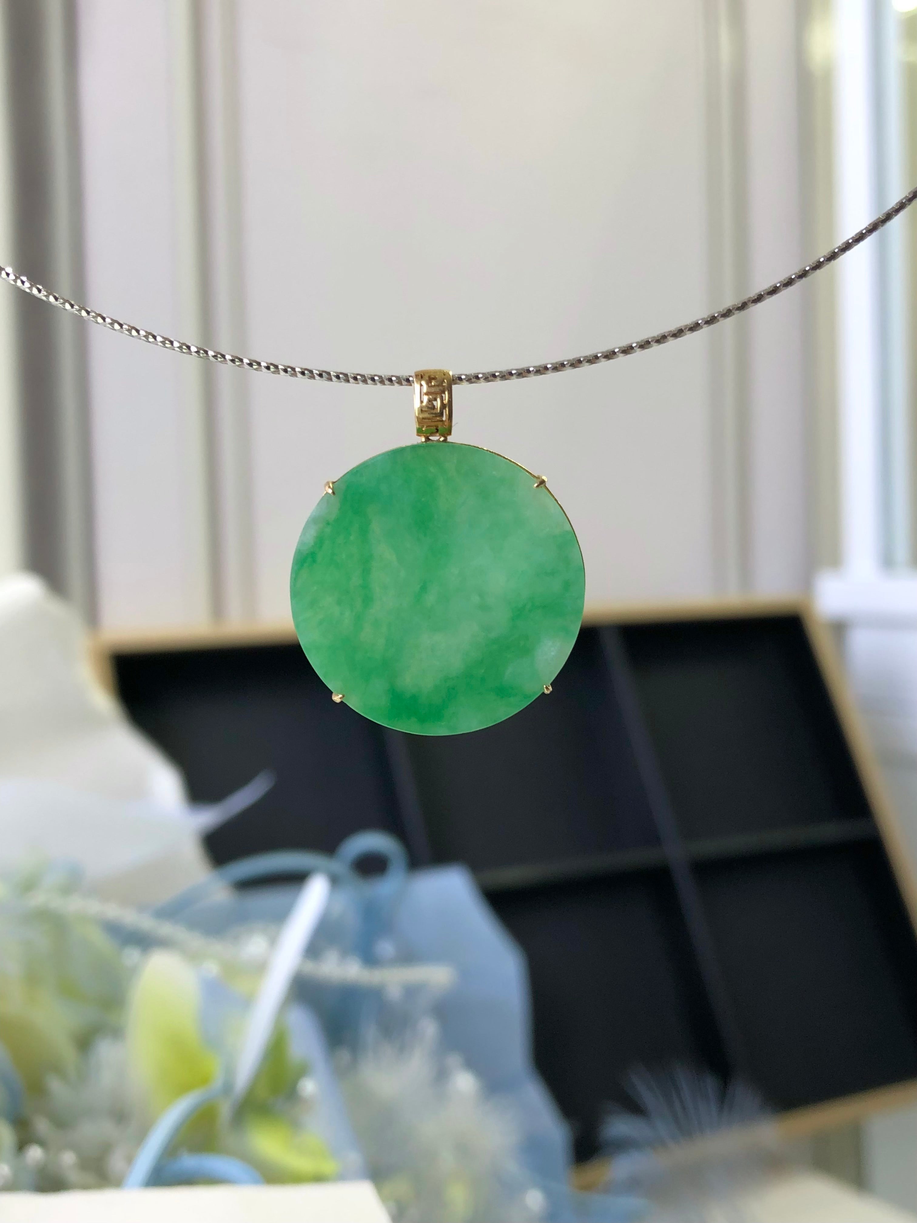 绿圆无事牌吊坠，18k 金 22.6×3.6mm green wu shi pai pendant