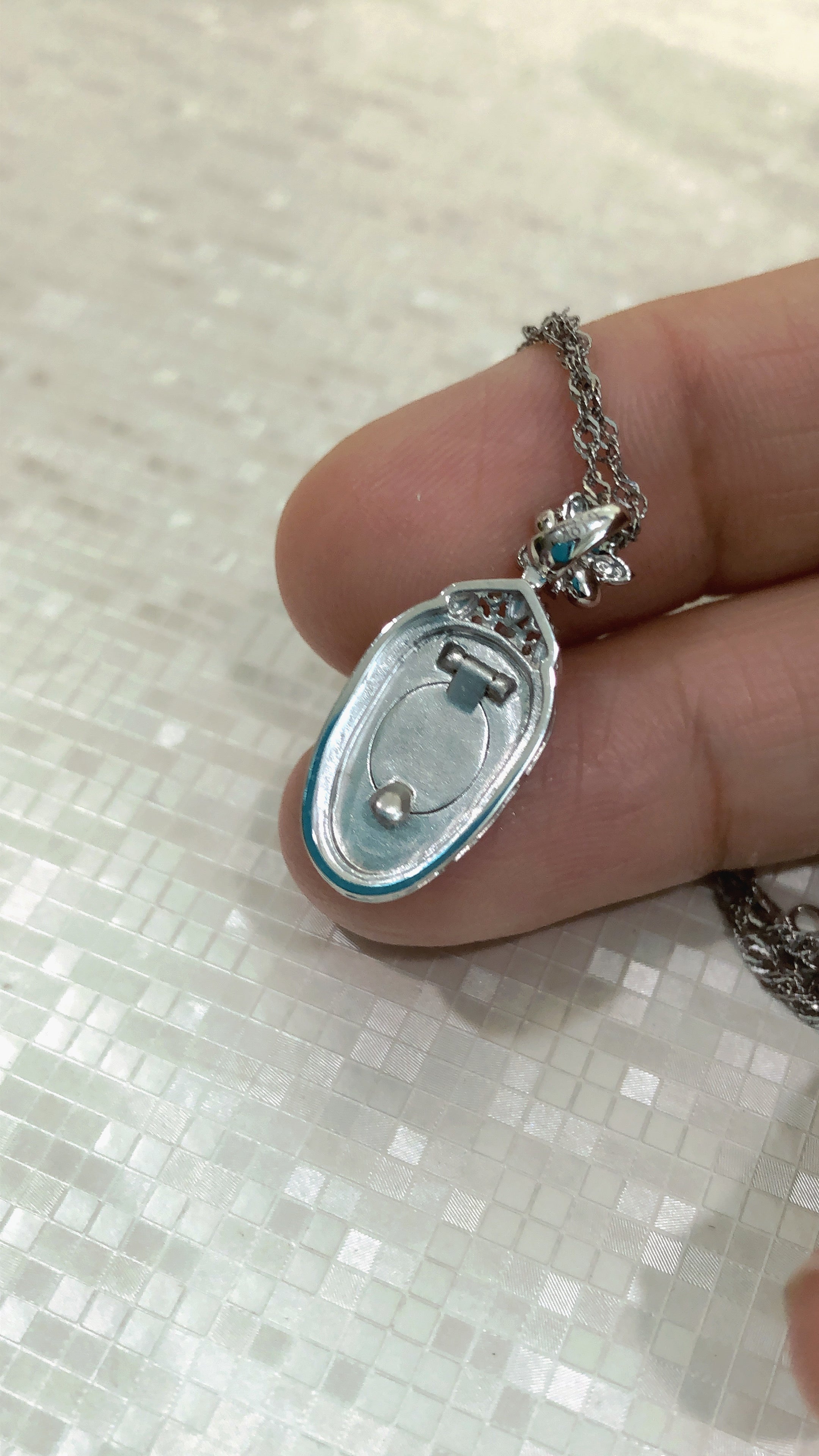 The poetic name of Cuiwei

It is taken from Wang Wei's poem "After the Rain in the Empty Mountain", implying an extraordinary attitude towards life. Wearing it is like carrying a wisp of mountain breeze with you, instantly improving your temperament!
