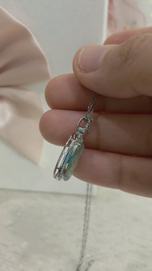 Multiple cultural implications

Leaves symbolize vitality and eternity, and jade represents peace and wealth. Wearing the pendant and bracelet together will bring you more luck and fortune! Give it to your bestie to show your love, or give it to yourself as a collection. It's a must-have!