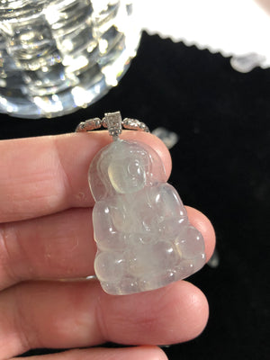 Revered for millennia, jade is believed to ward off negativity, attract wealth, and promote longevity. It is often passed down as an heirloom for generational blessings .  