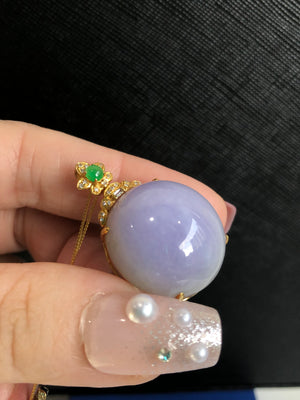 The dazzling jade is like the dawn, refreshing and refreshing. The high icy purple egg-shaped pendant is as rich as spring rain and as transparent as autumn water, which makes people fascinated. The extraordinarily rich color is like a blooming flower, bringing full joy and hope