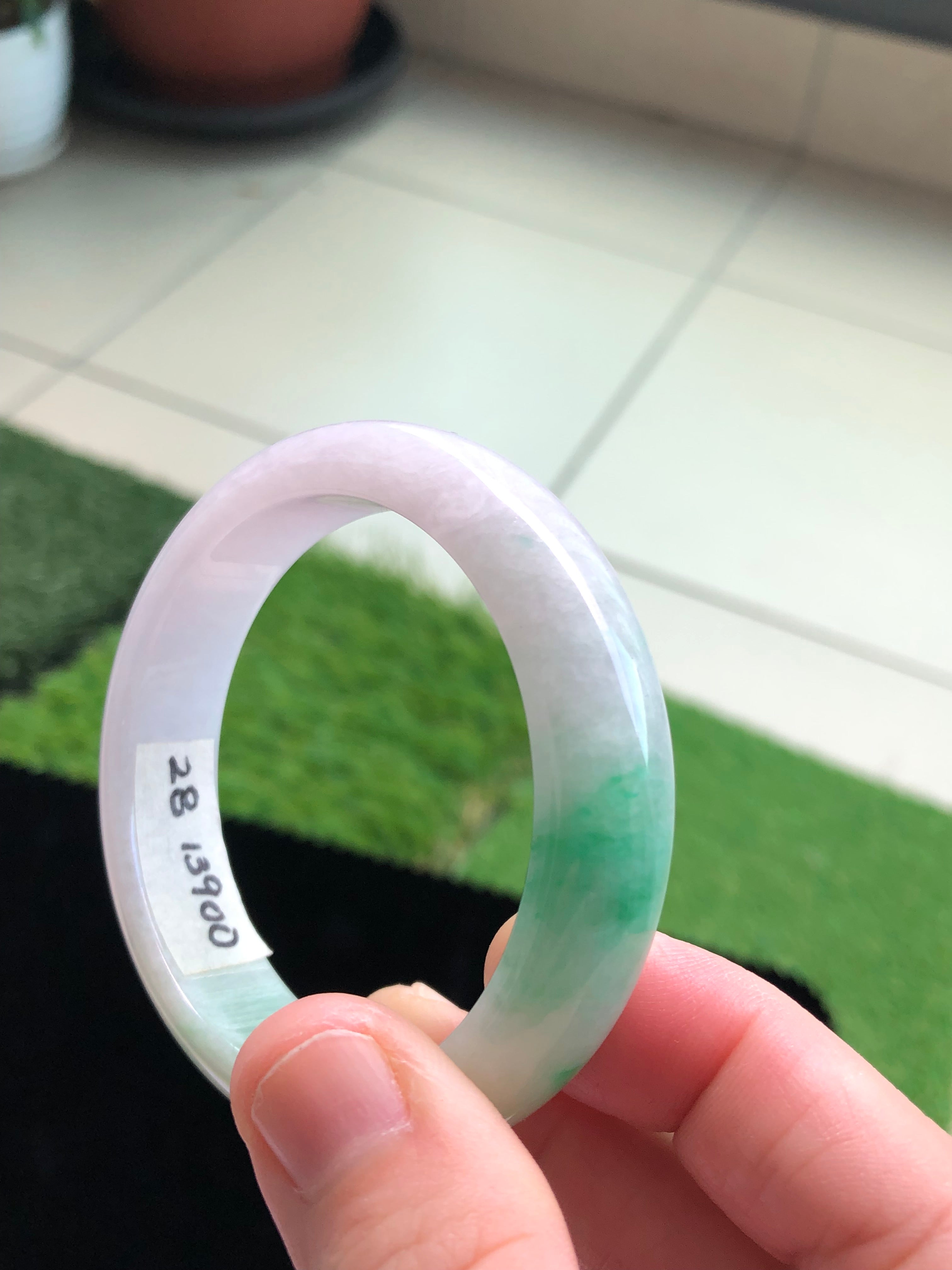 Green Jade**: Embodies life, renewal, and harmony. It attracts prosperity, stabilizes emotions, and promotes physical healing supporting kidney health and detoxification) . Confucian philosophy links it to virtues like benevolence and justice .  
