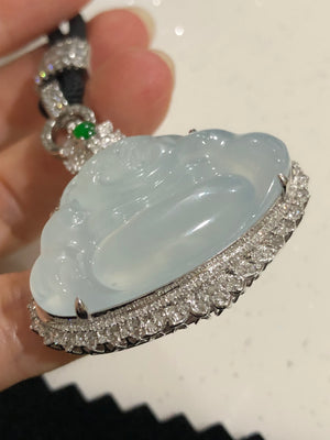 Jade is believed to possess powerful protective and lucky qualities:

Good Fortune: Jade is thought to attract prosperity, success, and harmonious energy. Wearing or carrying jade is said to draw in positive  (energy) and ward off misfortune.